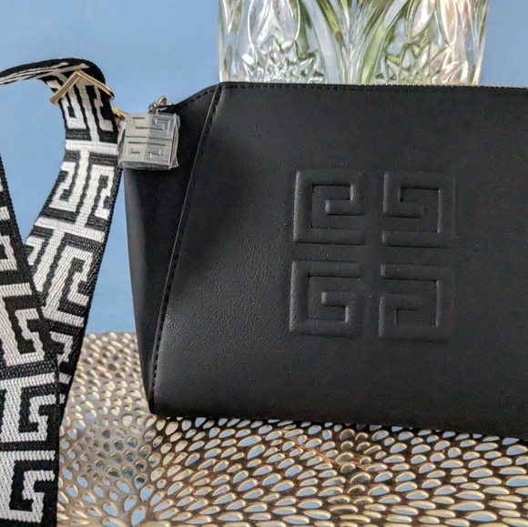 Givenchy - Picture 15 of 15